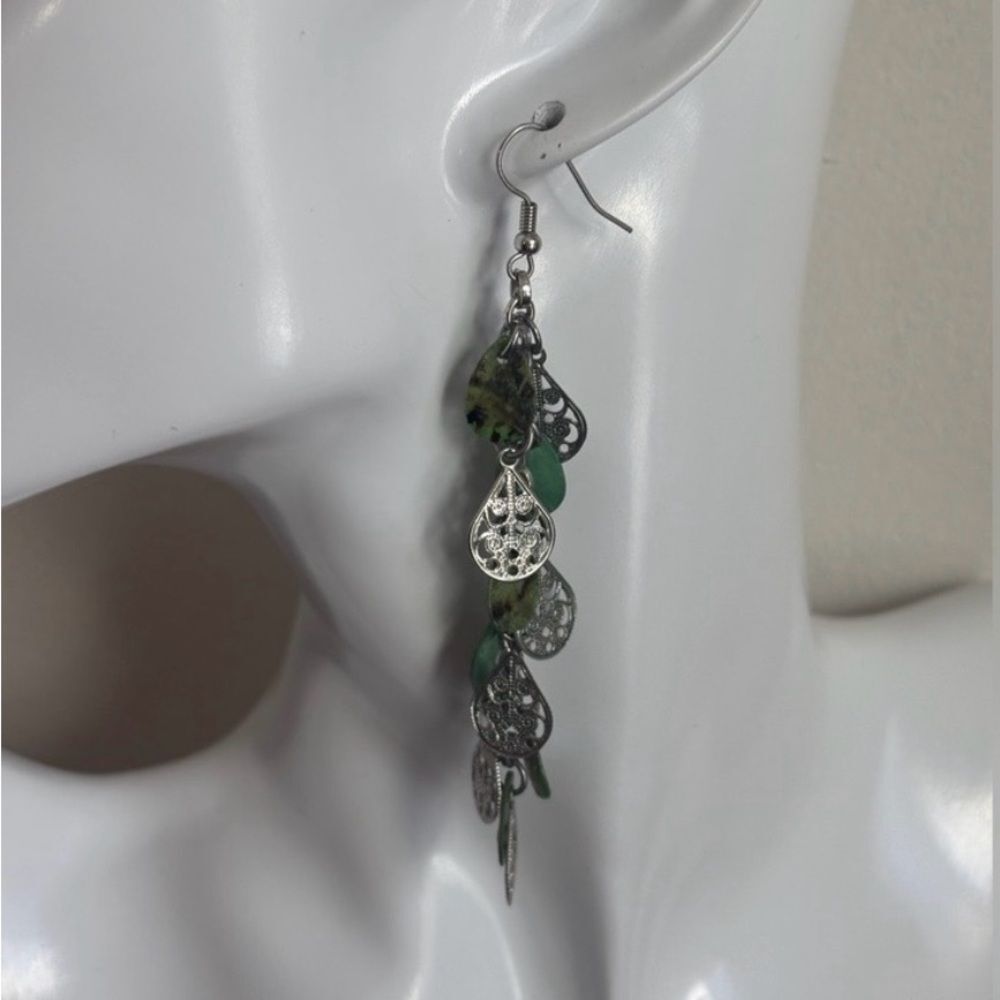 Chandlier Green and Silver Filigree
Earrings 3.5"